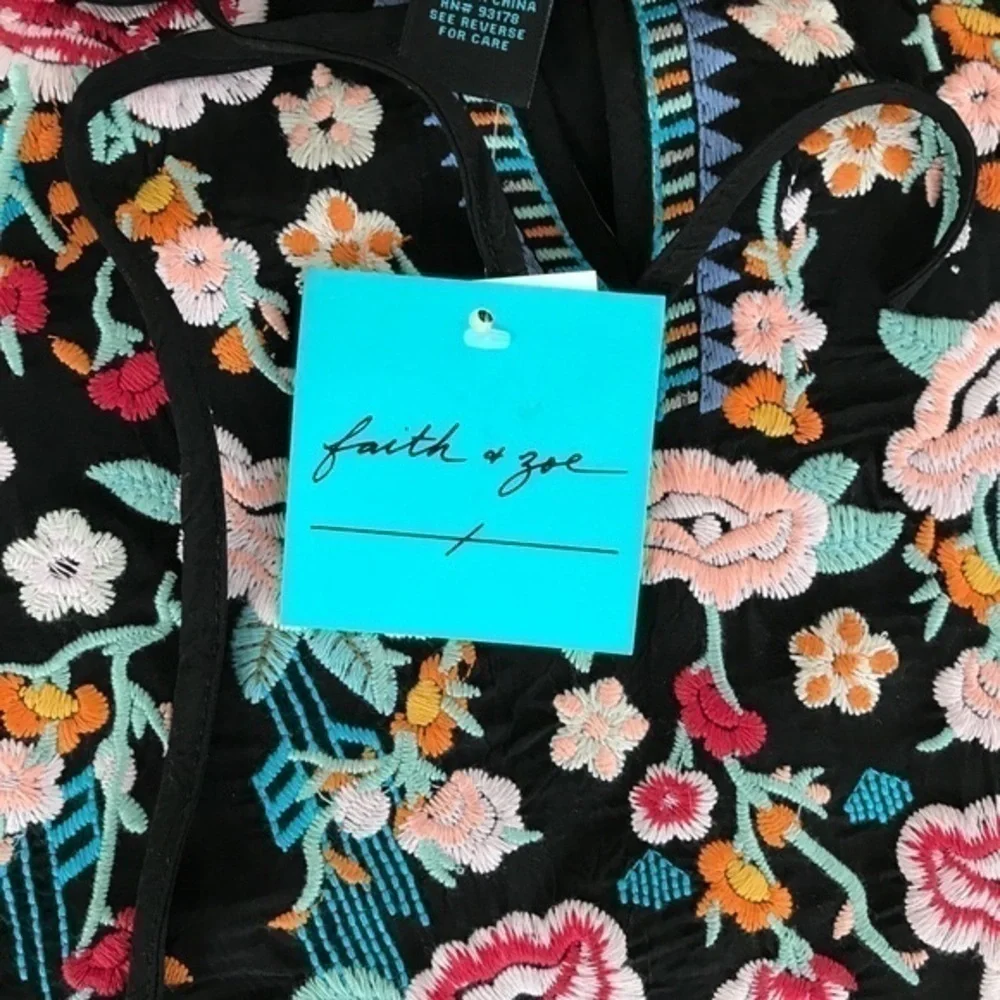 FAITH + Zoe Embroidered Tunic NWT Size M - Picture 4 of 8